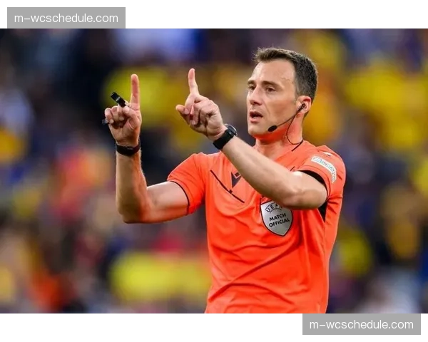 德甲下赛季或将引入“裁判麦克风”环节,转播商对此表示欢迎 德甲下赛季或将引入“裁判麦克风”环节,转播商对此表示欢迎