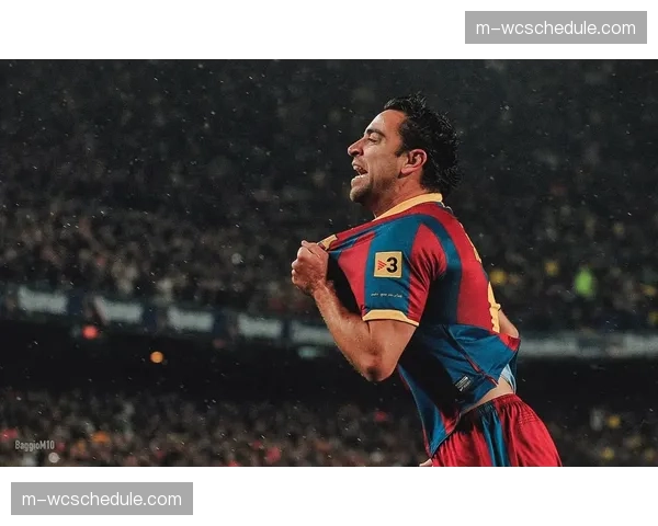 特写：进球被VAR判定无效后，弗罗西诺内主帅向第四官员激烈申诉