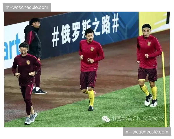 国米备战关键战，训练课重点演练由守转攻前三秒的快速前压